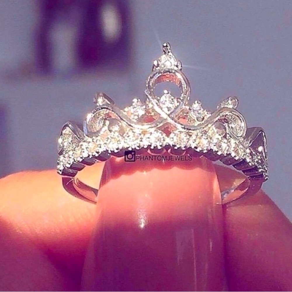 NWT Silver Plated White Zircon Crown Ring